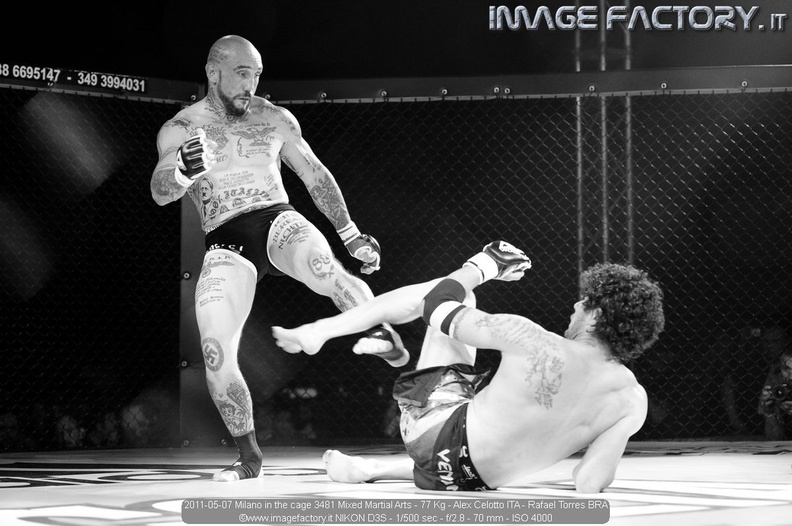 2011-05-07 Milano in the cage 3481 Mixed Martial Arts - 77 Kg - Alex Celotto ITA - Rafael Torres BRA.jpg